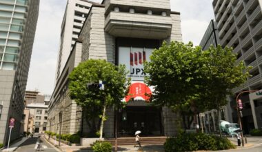 Asia markets make cautious start, oil rises on U.S.-Iran talks