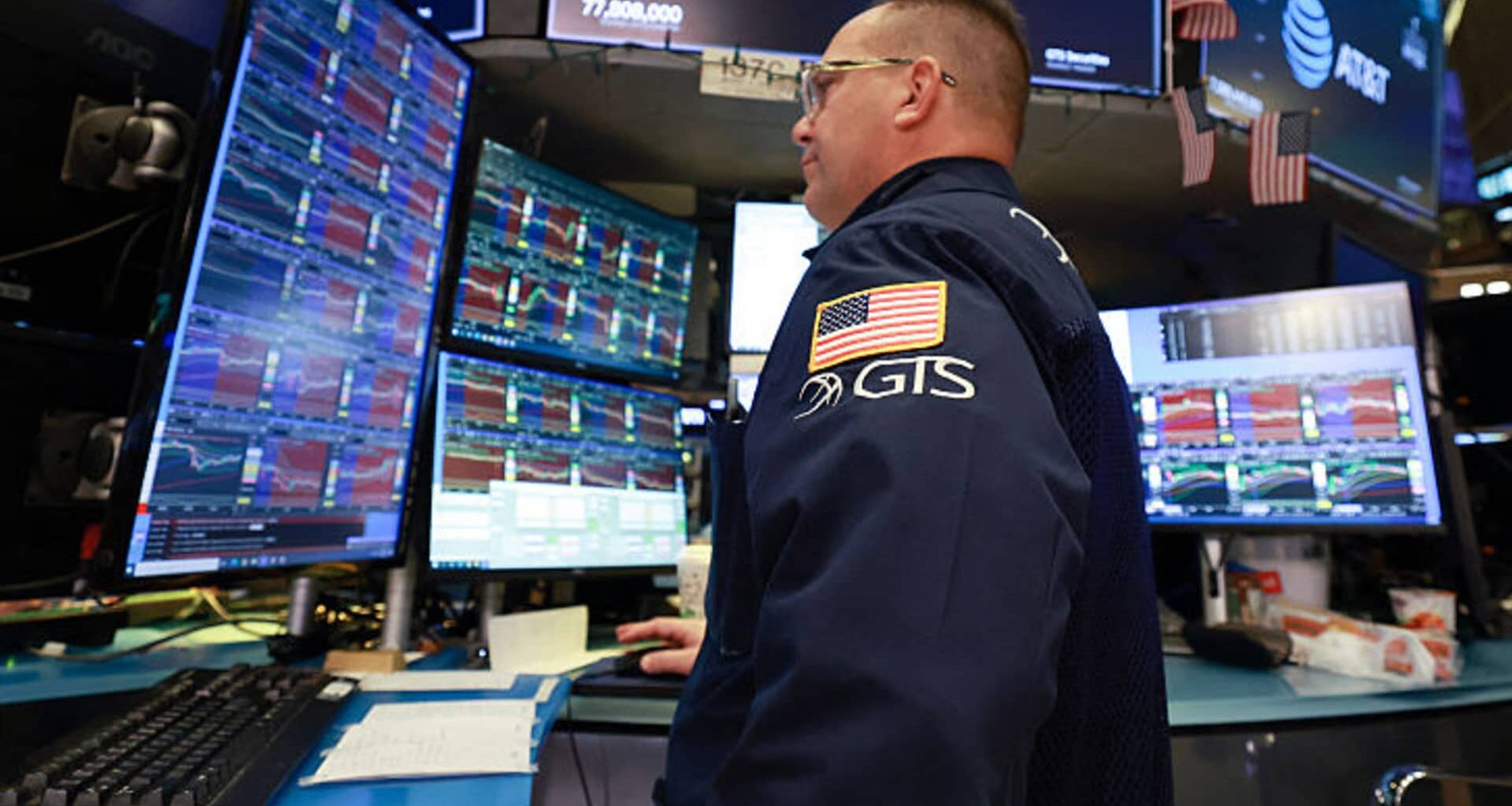 Software stock rout shocks Street: 'Nowhere to hide'... 'Morass of gloom' - CNBC