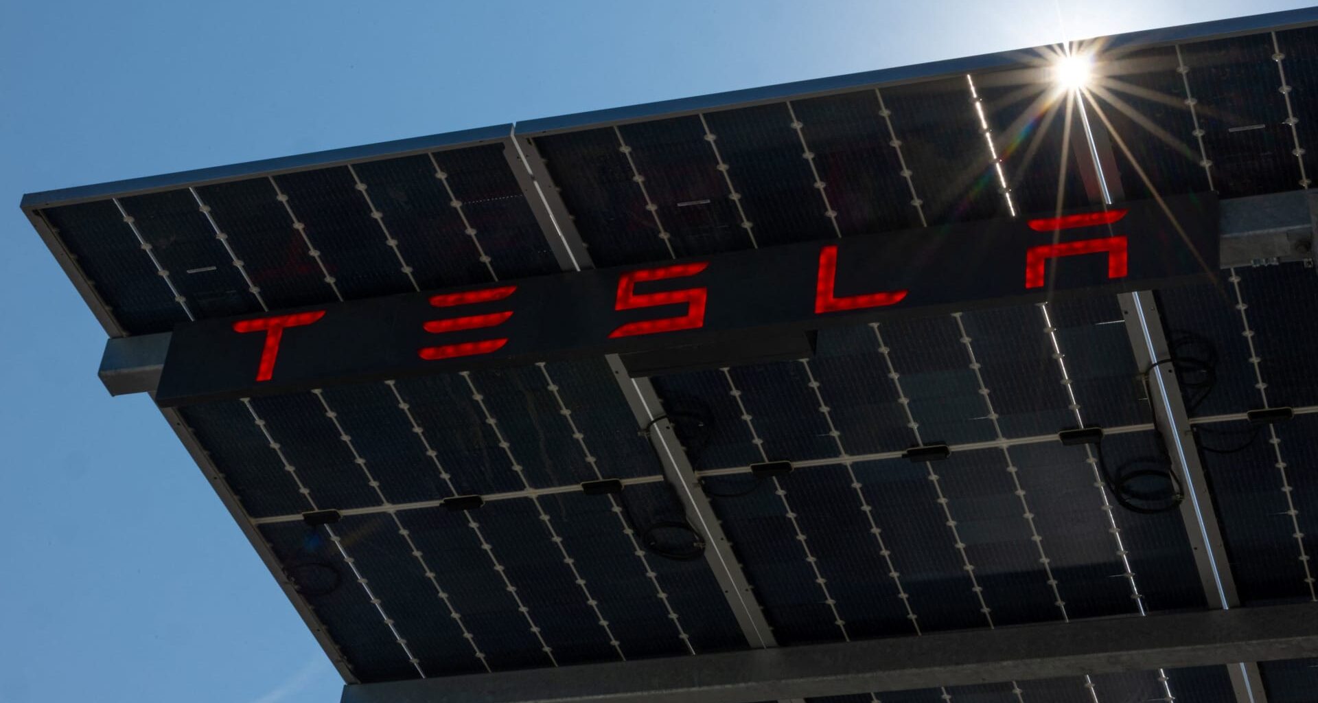 How to play the rebound of this 'Mag 7' stock with options