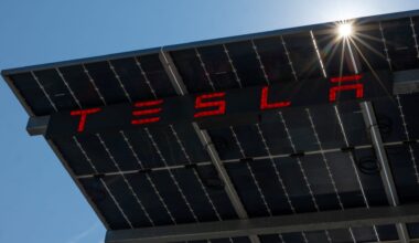 How to play the rebound of this 'Mag 7' stock with options