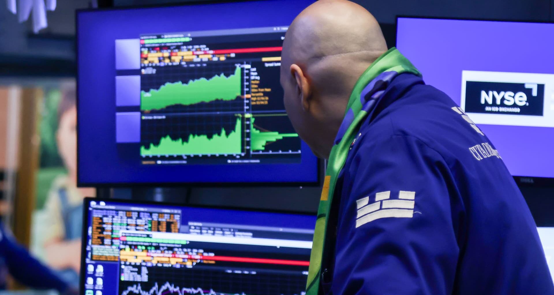 Investors grow wary of tech. Street says stay the course for one reason