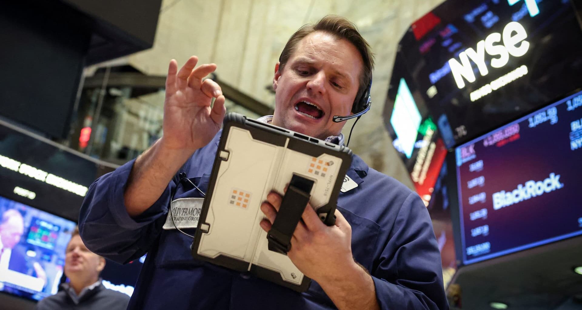 S&P 500 finds itself once again unable to surmount the 7,000 threshold