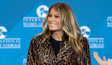 Melania Trump meets captivity survivor Keith Siegel