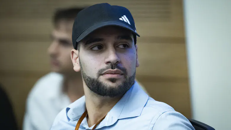 'You nobody' | Watch: Right-wing activist blocks Ehud Barak's car