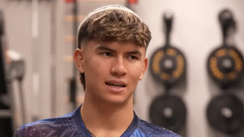 Israeli boxer defeats Turkish opponent at prestigious UTMA event