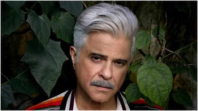 Anil Kapoor flaunts striking grey-haired look; Riteish Deshmukh showers praise, calls it ‘Mind-Blowing’