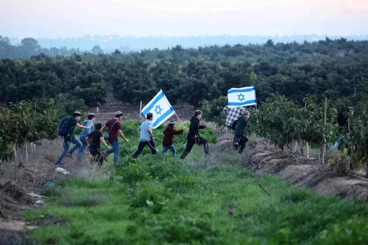 Israeli Army Allows Settlers to Spend Night Near Gaza