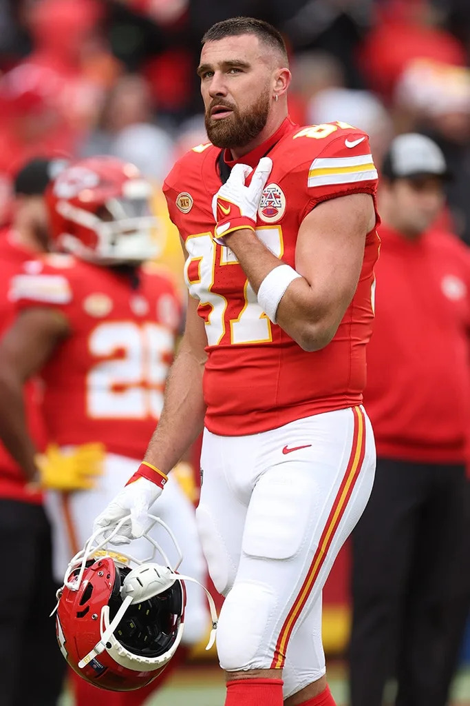 <p>Travis Kelce (Pronounced: Kels)</p>