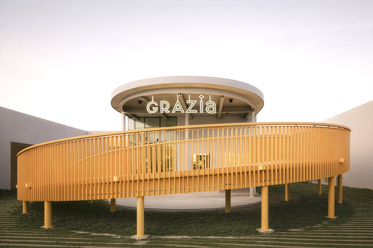 My Front Yard / Architectkidd - Image 2 of 17