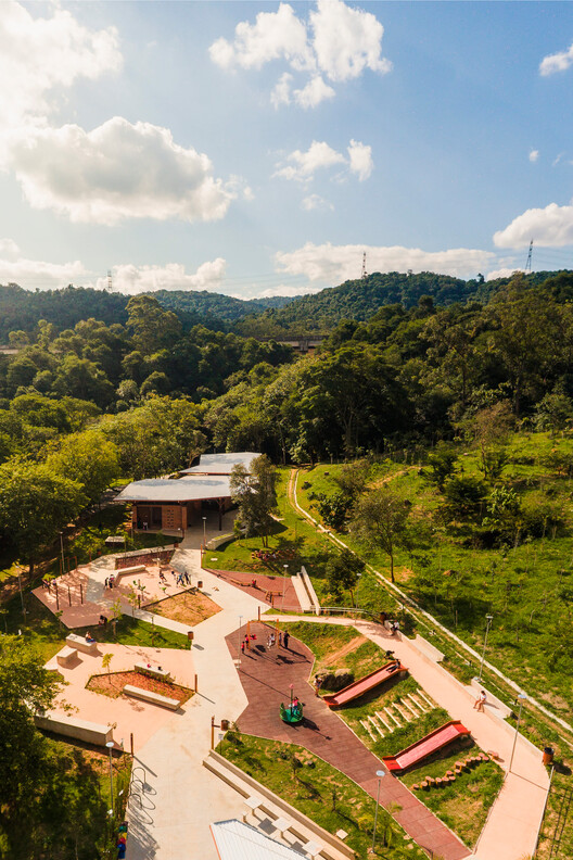 Córrego do Bispo Linear Park / Natureza Urbana - Image 3 of 24