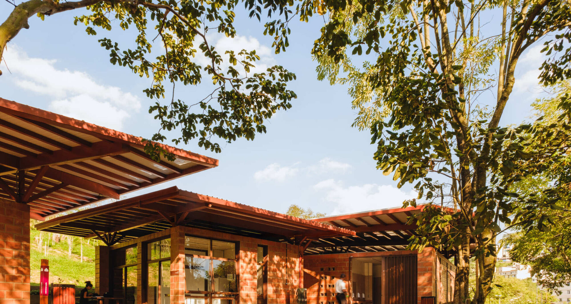 Córrego do Bispo Linear Park / Natureza Urbana