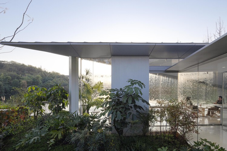 Chongqing Luxerivers Café / Wide Horizon + Epiphany Architects - Image 4 of 36