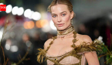 Margot Robbie wears bracelet with Bronte sisters' hair to 'Wuthering Heights' London premiere - PICS |