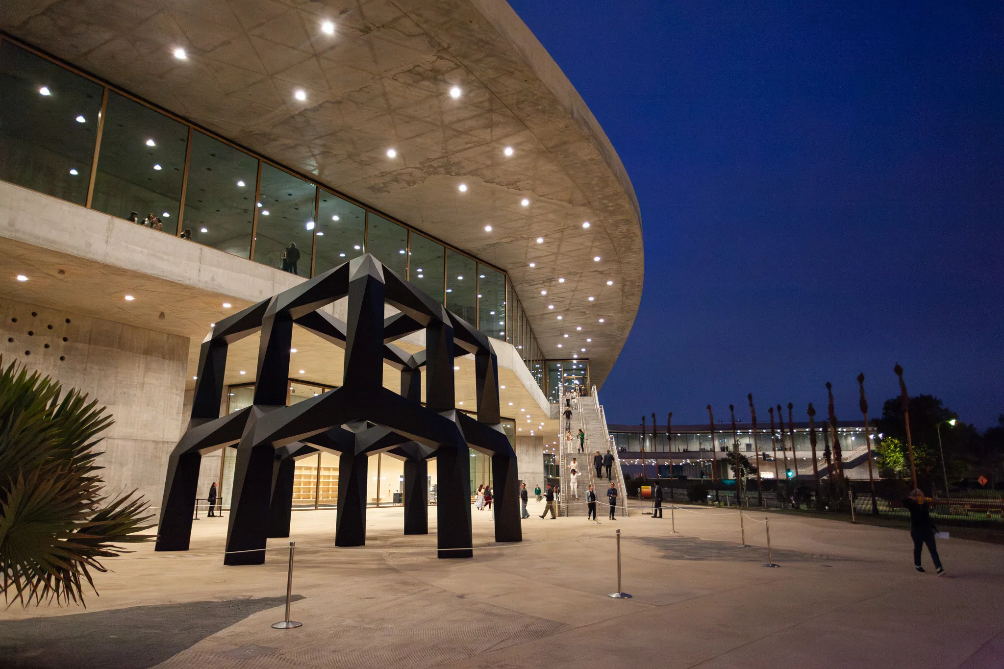 Tony Smith sculpture ‘Smoke’