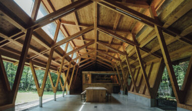 Three Roofs Timber Hall / OOTT
