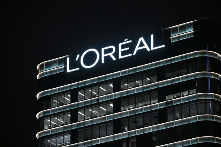 L'Oreal shares sink as sales miss forecasts