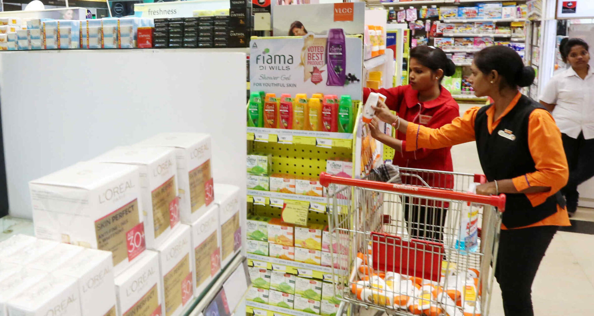 Top Indian consumer firms lift outlook on improving urban demand
