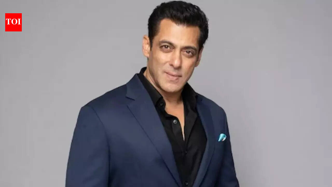 Salman Khan says he still lives in a 1 BHK apartment at an event in Dubai, fans call him 'grounded' | Hindi Movie News