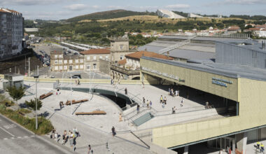 Train Station and Footbridge / Estudio Herreros