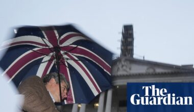 Bank of England should cut rates to boost consumer spending, says TUC | Interest rates