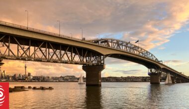 Government considers Auckland Harbour Bridge toll to help pay for second crossing