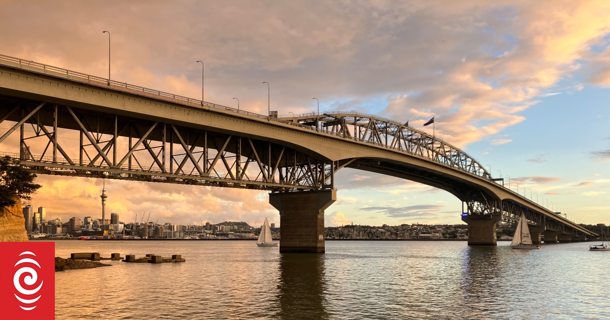 Government considers Auckland Harbour Bridge toll to help pay for second crossing