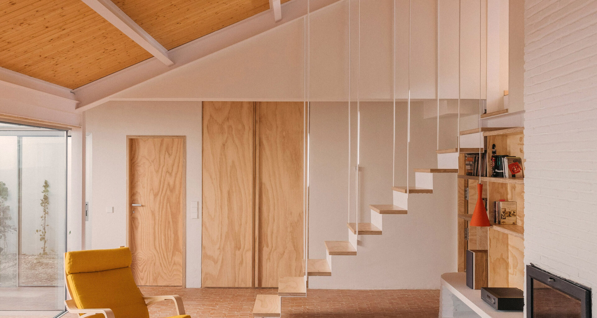 Delavegacanolasso uses tactile materials for Rosa María House