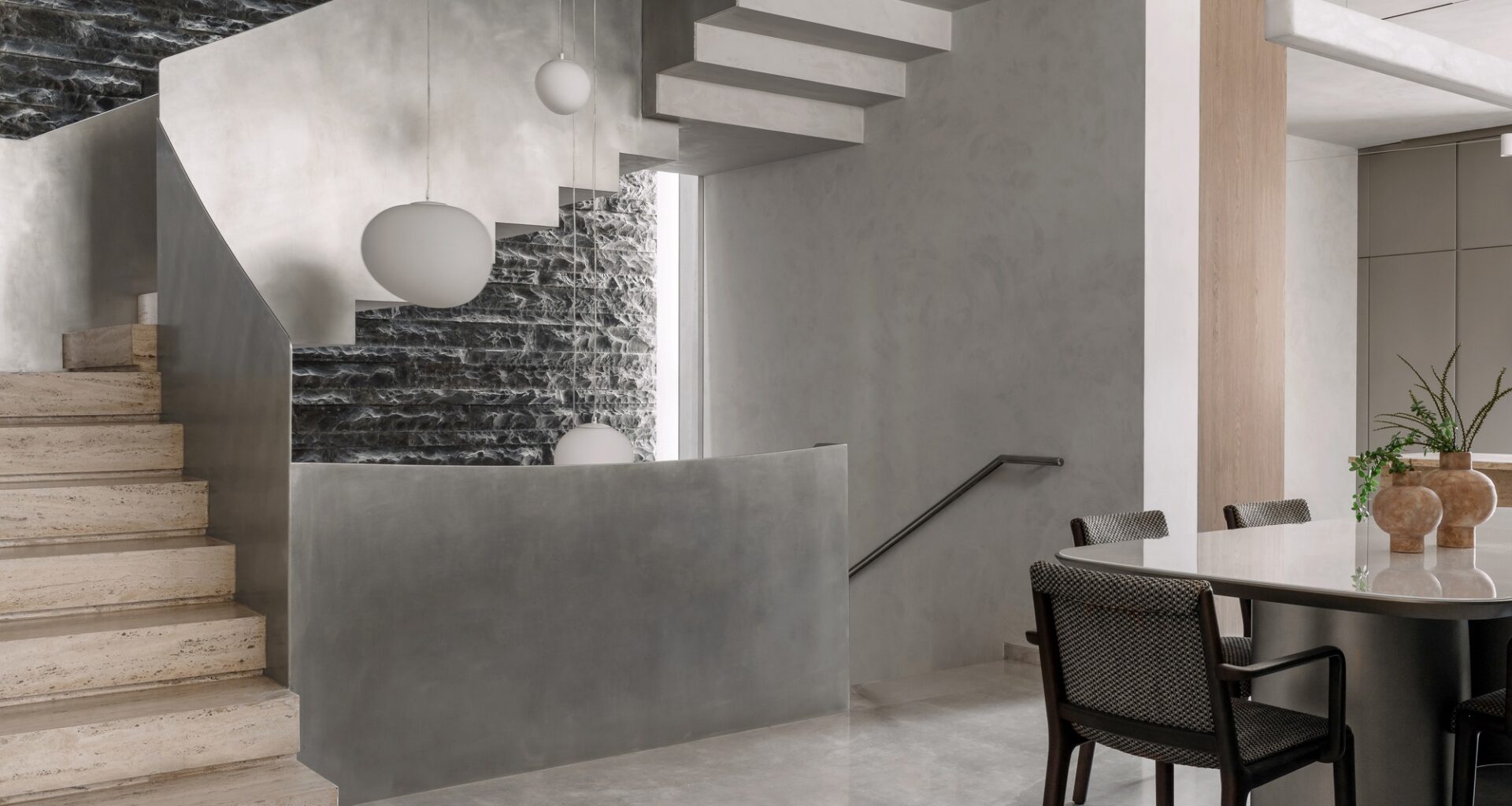 Sculpted Sanctuary House / D'WELL