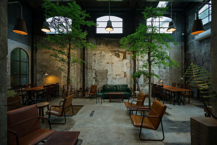 Everyday Heritage: 10 Vietnamese Coffee Shops Reviving Small-Scale Traditional Buildings - Image 21 of 29