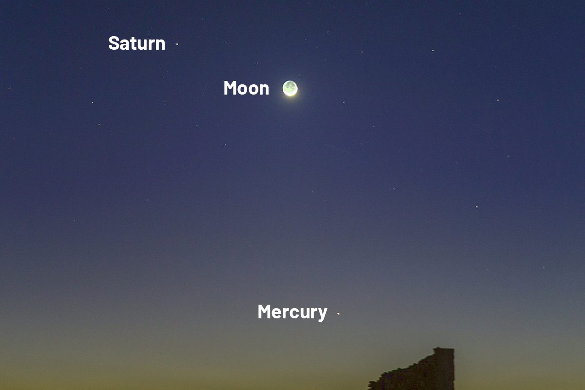 Saturn the Moon and Mercury captured by Giovanni Passalacqua over Punta Secca, Sicily, Italy, 19 February 2026, 18:48 local time. Equipment: Canon EOS R DSLR camera, Sigma 35mm lens, Manfrotto tripod. Exposure: ISO 100, f/1.8, 4s
