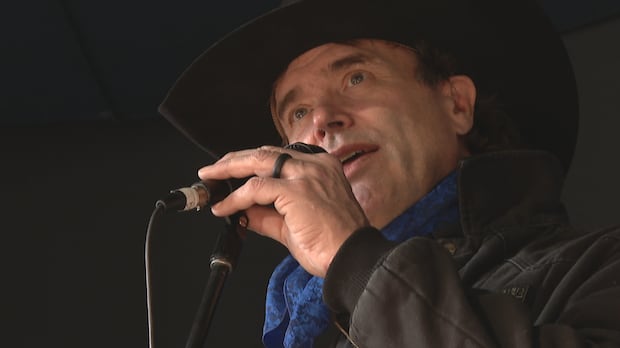 Country singer Corb Lund relaunches provincewide petition to ban new coal mining in Alberta's eastern slopes