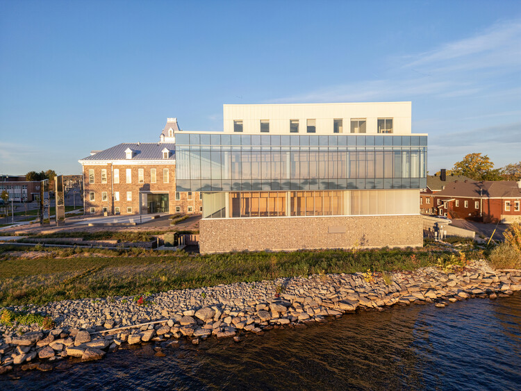 Roberval Courthouse / Groupe A - Image 2 of 28