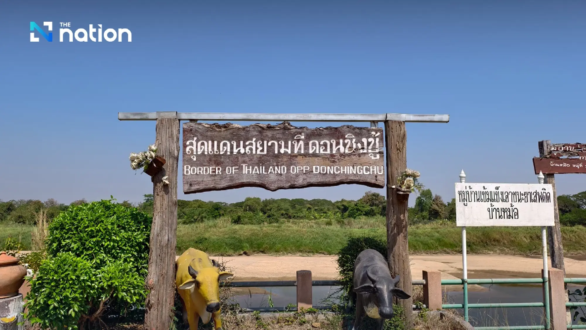 Mekong level drops to 1.37m in Nong Khai as sandbars emerge, residents walk to islets