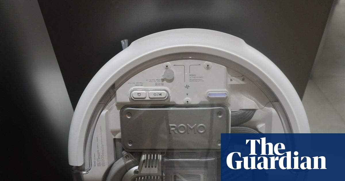 Spanish engineer reports flaw in ‘smart’ vacuums after gaining control of 7,000 devices | Spain