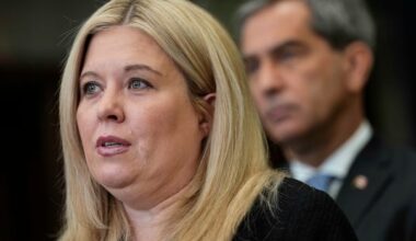 Conservatives press Liberal government to limit health care for some refugee claimants