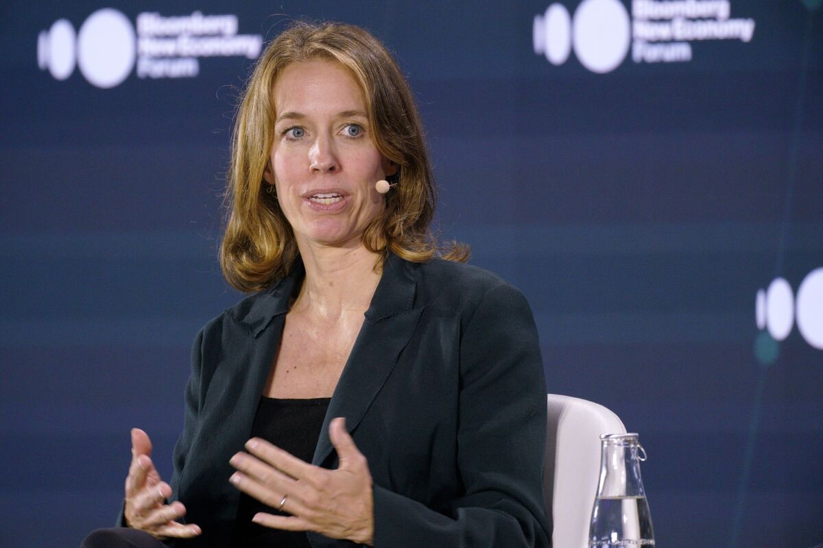 AI Threat Prompts UBS to Downgrade Tech, Boosts Miners and Power Producers