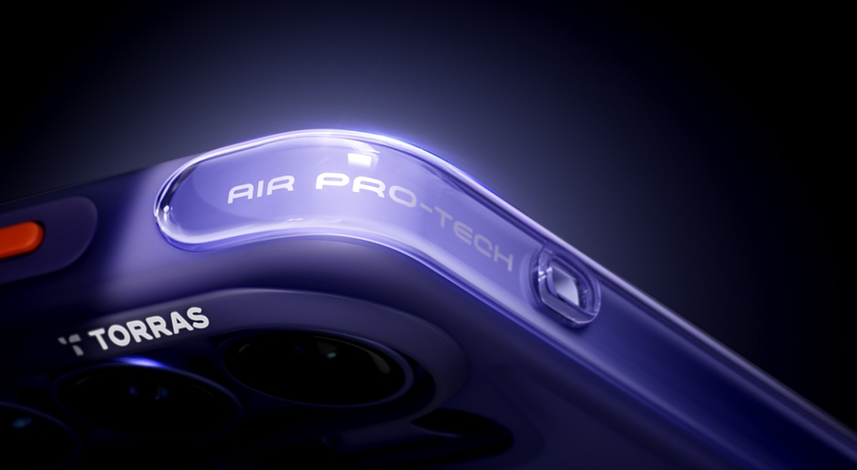 The TORRAS Ostand Q3 Air has wrap-around airbags for drop protection