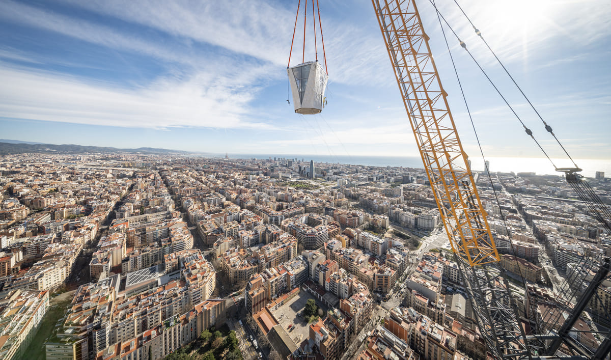 Watch as final piece of Sagrada Família’s tallest tower is put in place | News