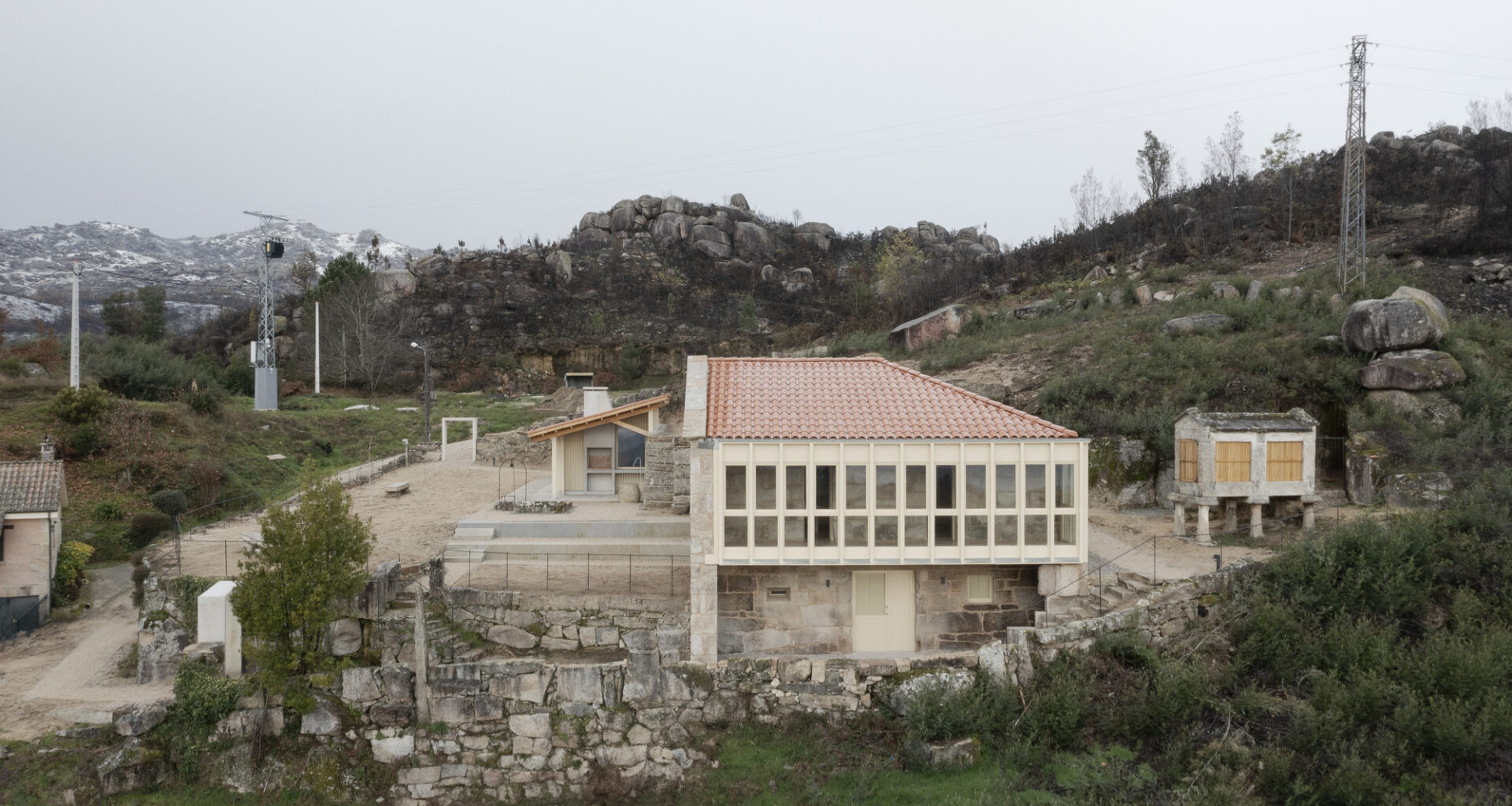 Muimenta Social Center / Eduardo Dipre Mazza + Daniel Gomez Magide + Miguel Angel Diaz Gonzalez