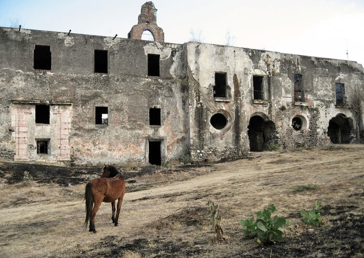 The Centauric Heritage: Equine Scale and Mexican Monumental Architecture - Image 3 of 14