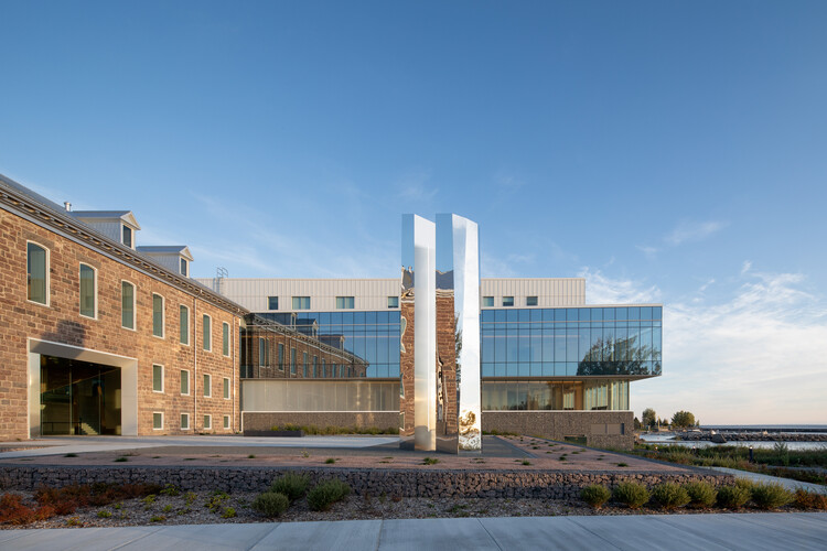 Roberval Courthouse / Groupe A - Image 1 of 28