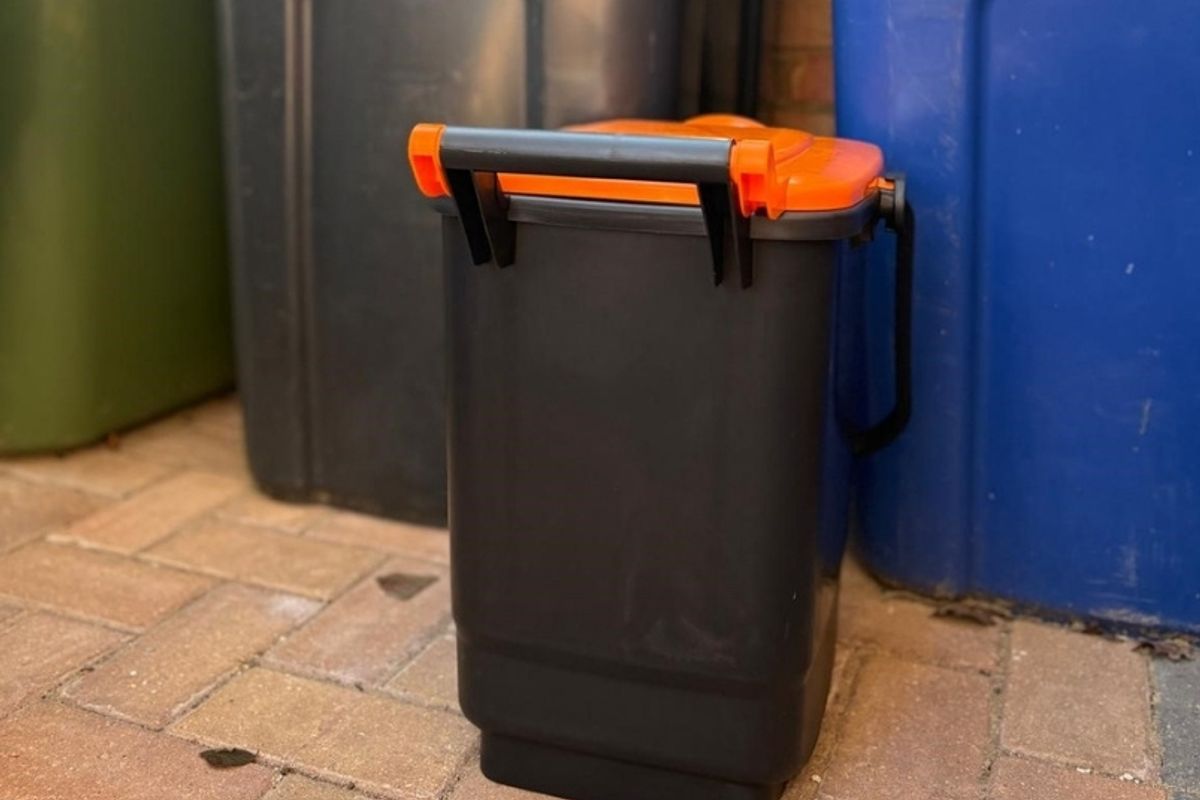 Lincolnshire homes will get indoor and outdoor containers to collect food waste