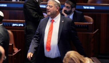 Israel's Ben-Gvir stomped on Palestinian prisoners during Ofer jail raid