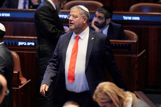 Israel's Ben-Gvir stomped on Palestinian prisoners during Ofer jail raid