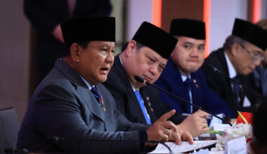President Prabowo Subianto (left) gives remarks to businesspeople on Wednesday during the United States-Indonesia Business Summit hosted by the US Chamber of Commerce in Washington, DC.