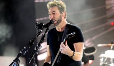 Watch viral video of Chad Kroeger singing Nickelback's 'Rockstar' to demanding fan in casino