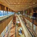Hamamatsu Iwata Shinkin Bank Head Office and Main Branch / Nikken Sekkei - Interior Photography, Wood, Glass