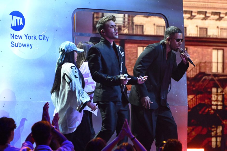 MIAMI, FLORIDA - FEBRUARY 19: (L-R) Prince Royce and Romeo Santos perform during Univision's 38th Premio Lo Nuestro at Kaseya Center on February 19, 2026 in Miami, Florida. (Photo by Jason Koerner/Getty Images)