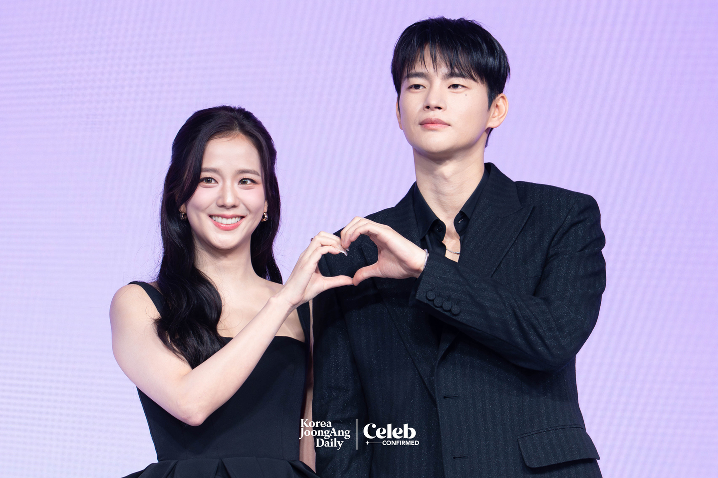 Actors Jisoo and Seo In-guk pose for a photo during a press conference for the Netflix original series “Boyfriend on Demand” at the JW Marriott Dongdaemun Square Seoul in central Seoul on Feb. 26. [DANIELA GONZALEZ PEREZ]