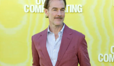 James Van Der Beek said there wasn't a 'red flag' of his colorectal cancer symptoms — he noticed a small change experts say you shouldn't ignore
